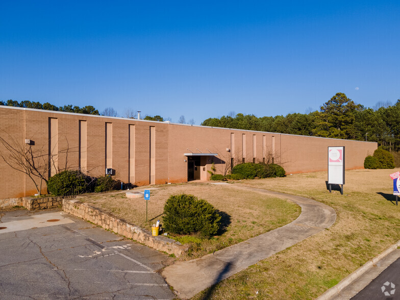 4402-4404 Sentry Dr, Tucker, GA for lease - Building Photo - Image 1 of 11