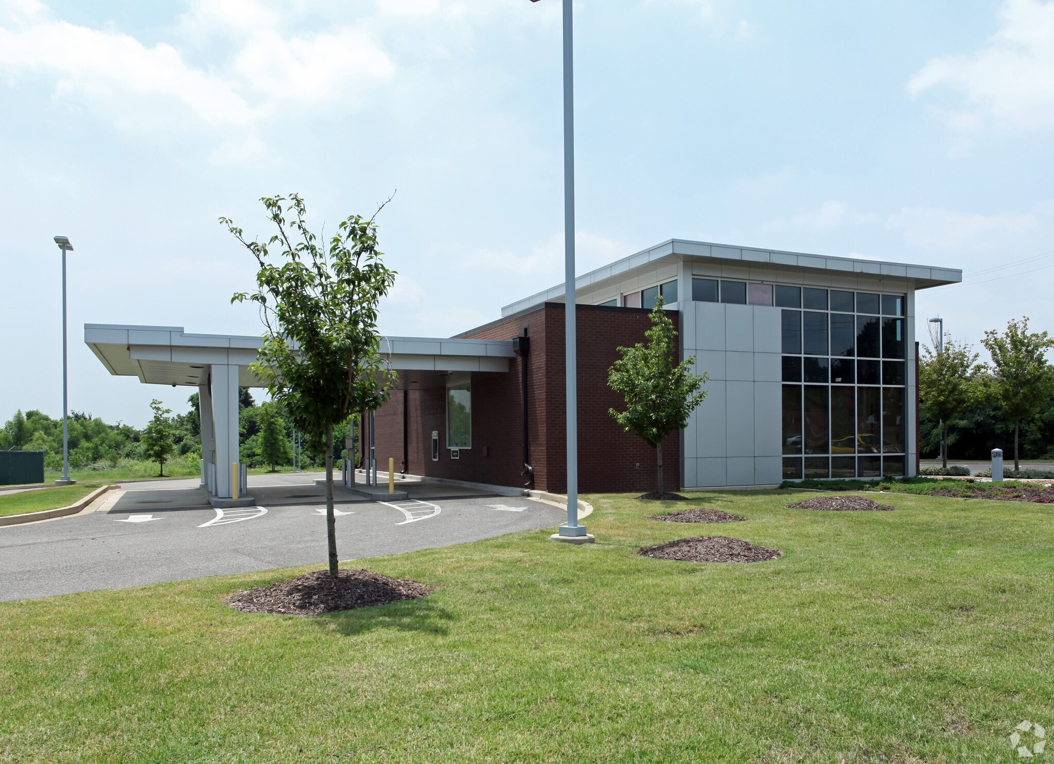 943 Whitney Ave, Memphis, TN for sale Primary Photo- Image 1 of 1