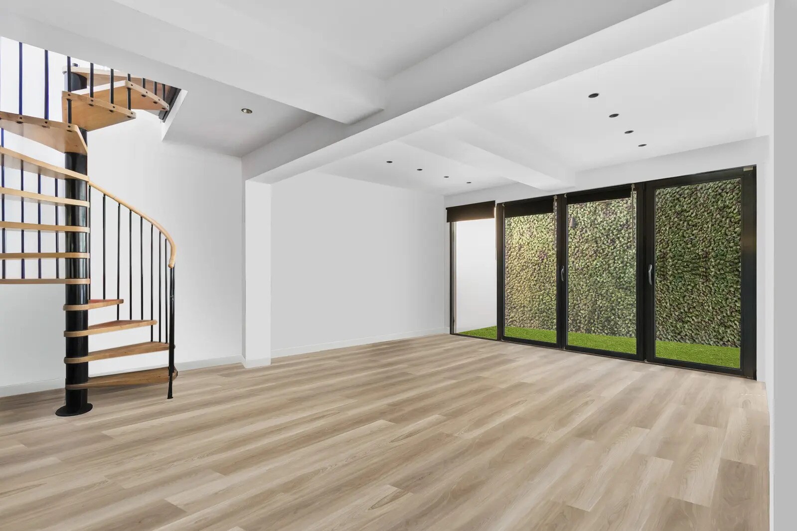 Office in Le Pré-Saint-Gervais for sale Building Photo- Image 1 of 10