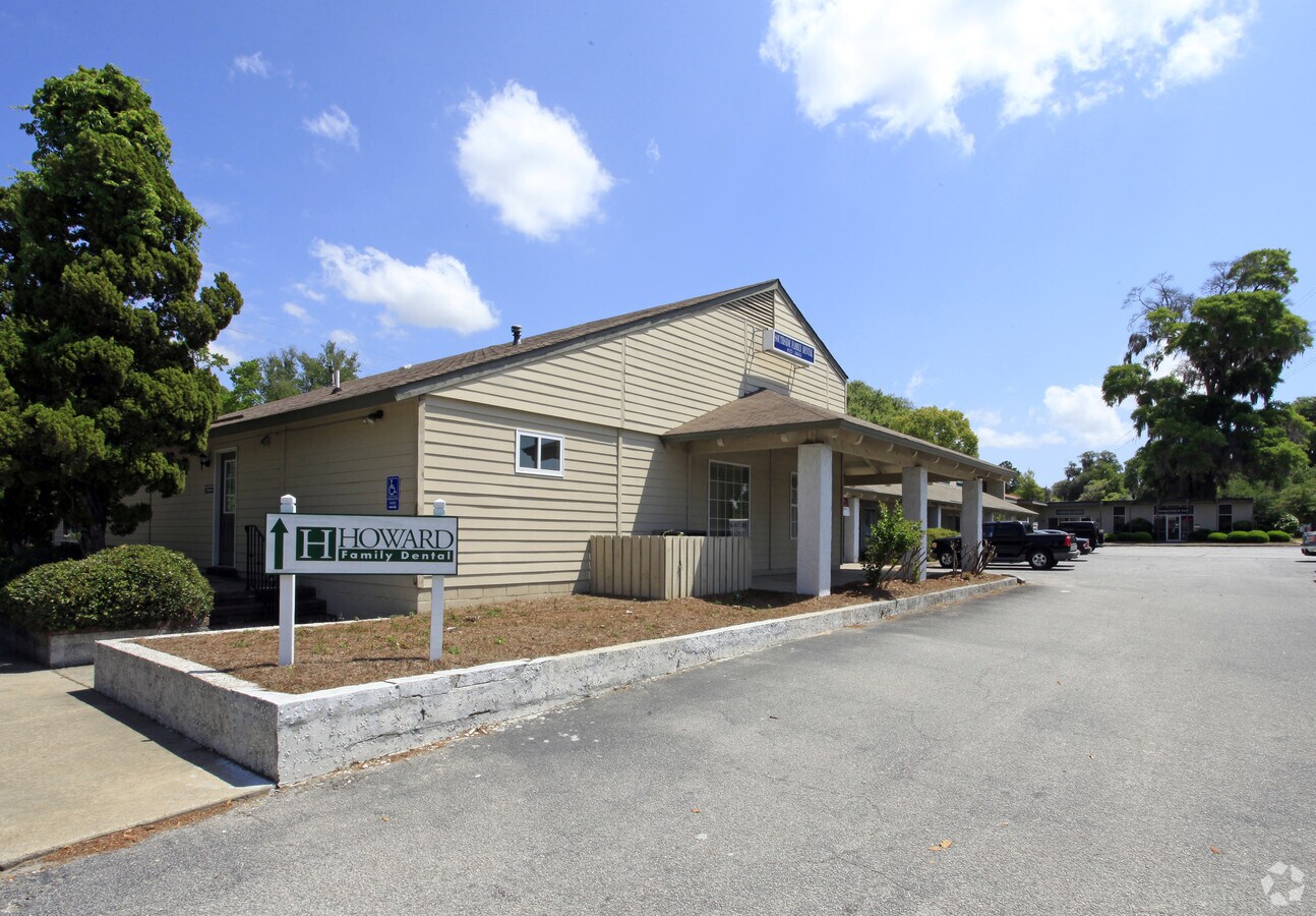 206212 E Montgomery Cross Rd, Savannah, GA 31406