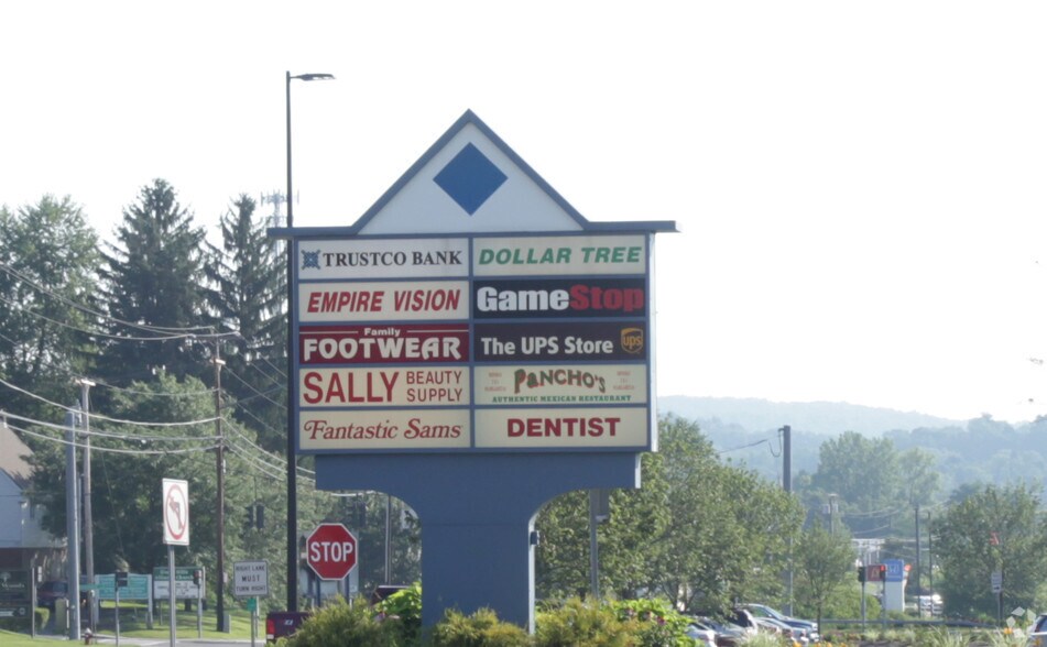 740 Hoosick Rd, Troy, NY for lease - Building Photo - Image 3 of 8