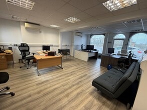 81-82 Portsmouth Rd, Surbiton for lease Interior Photo- Image 2 of 3