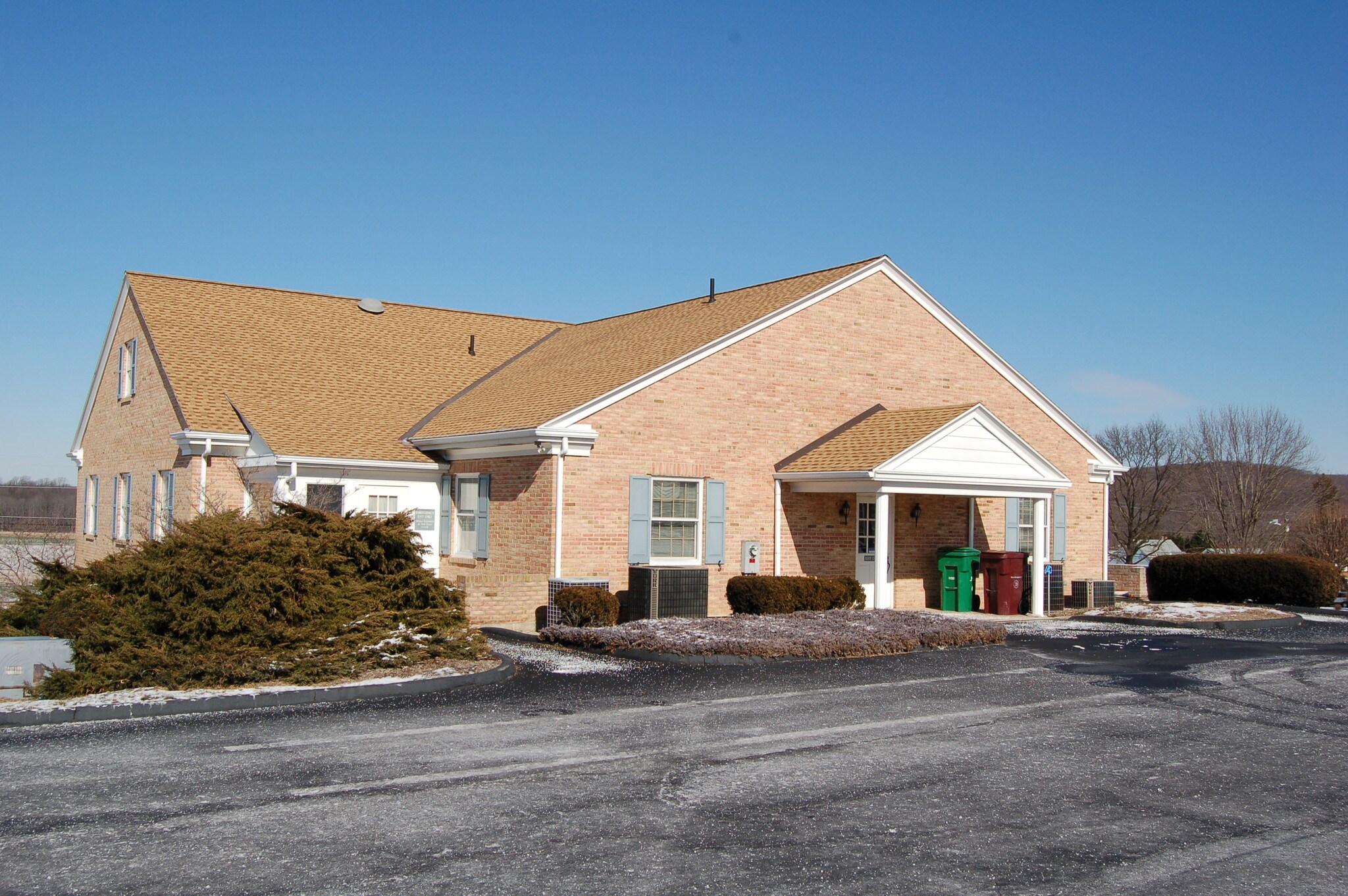 83 W Main St, Elverson, PA 19520 Elverson Bank Building