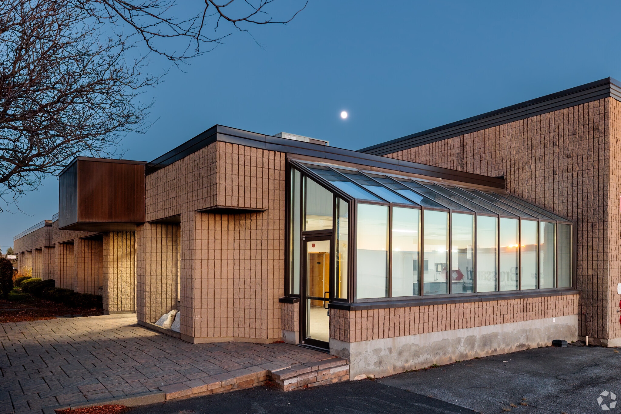 1660-1700 Boul Hymus, Dorval, QC for sale Primary Photo- Image 1 of 38