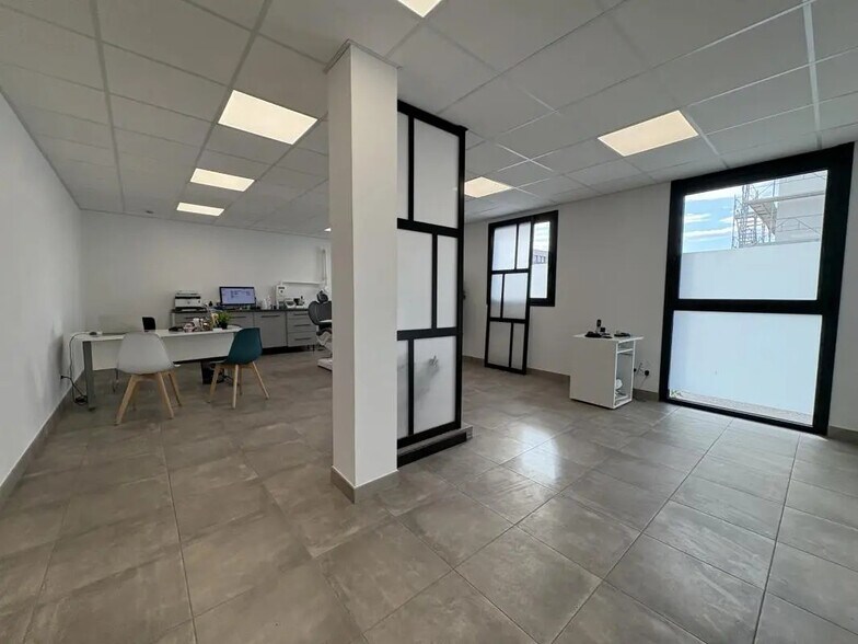 Office in Perpignan for lease - Interior Photo - Image 1 of 9