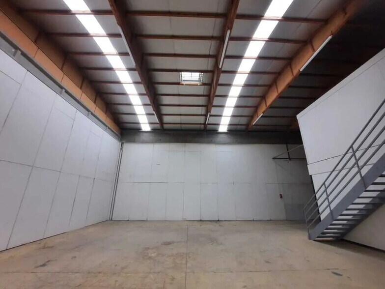 Office in Dardilly for lease - Interior Photo - Image 2 of 7