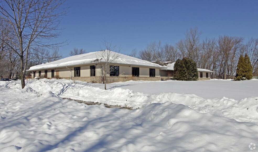 5525 Green Bay Rd, Kenosha, WI for sale - Building Photo - Image 1 of 1