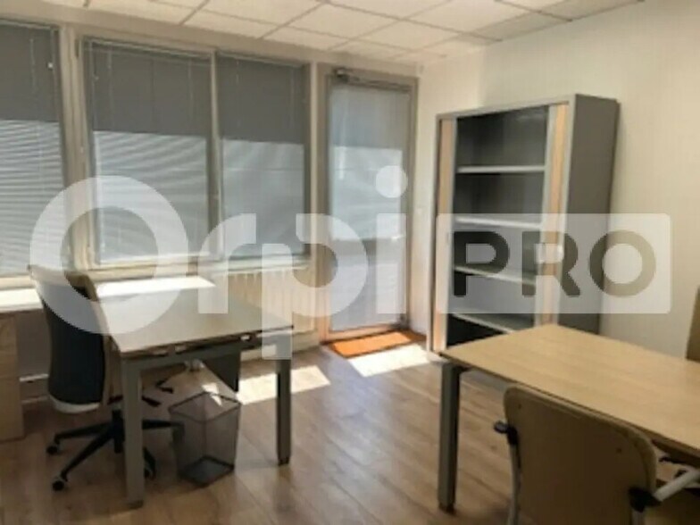 Office in Lissieu for sale - Interior Photo - Image 1 of 9