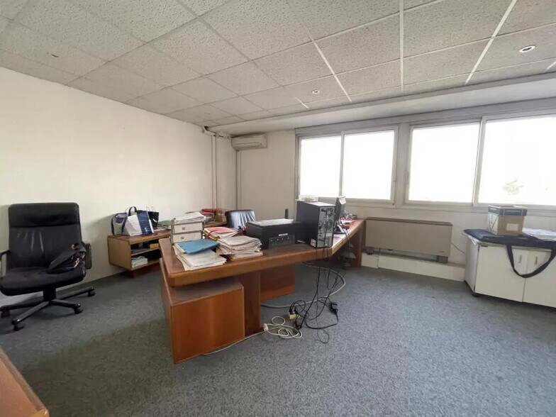 Office in Mandelieu-la-Napoule for lease - Interior Photo - Image 2 of 9