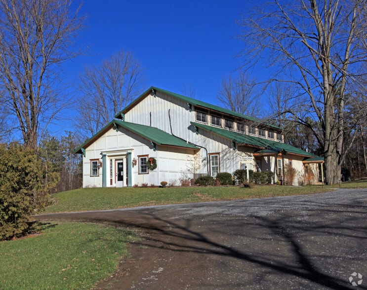 3986 Jordan Rd, Skaneateles, NY 13152