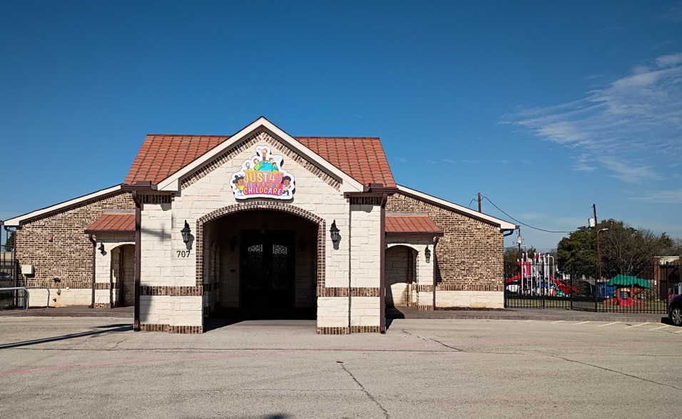 707 Center Ridge Dr, Duncanville, TX for sale - Building Photo - Image 1 of 8