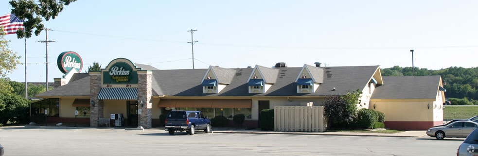 2400 Milwaukee St, Delafield, WI for sale - Primary Photo - Image 1 of 1