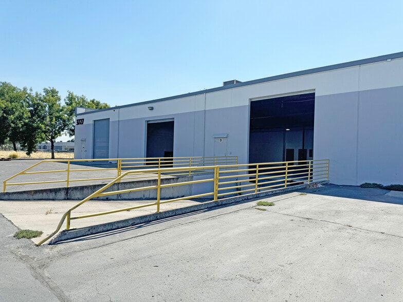 3727 Metro Dr, Stockton, CA for lease - Building Photo - Image 2 of 6
