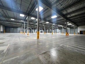 3 Rue Des Chapelles, Saint-Quentin-Fallavier for lease Interior Photo- Image 2 of 4