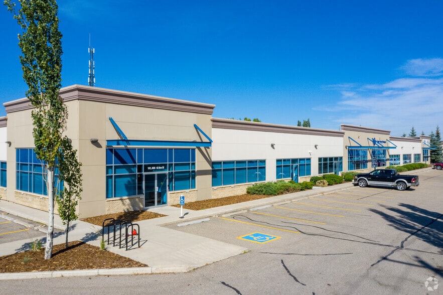 808 42nd Ave SE, Calgary, AB for sale - Building Photo - Image 1 of 1