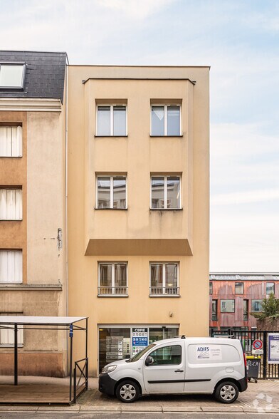 Office in Montrouge for lease - Building Photo - Image 2 of 3