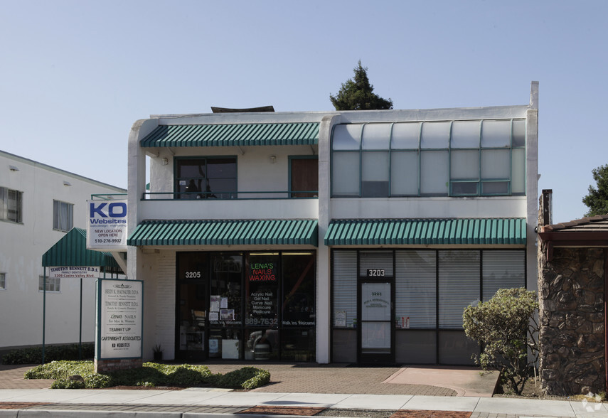 3197-3209 Castro Valley Blvd, Castro Valley, CA for lease - Building Photo - Image 2 of 10