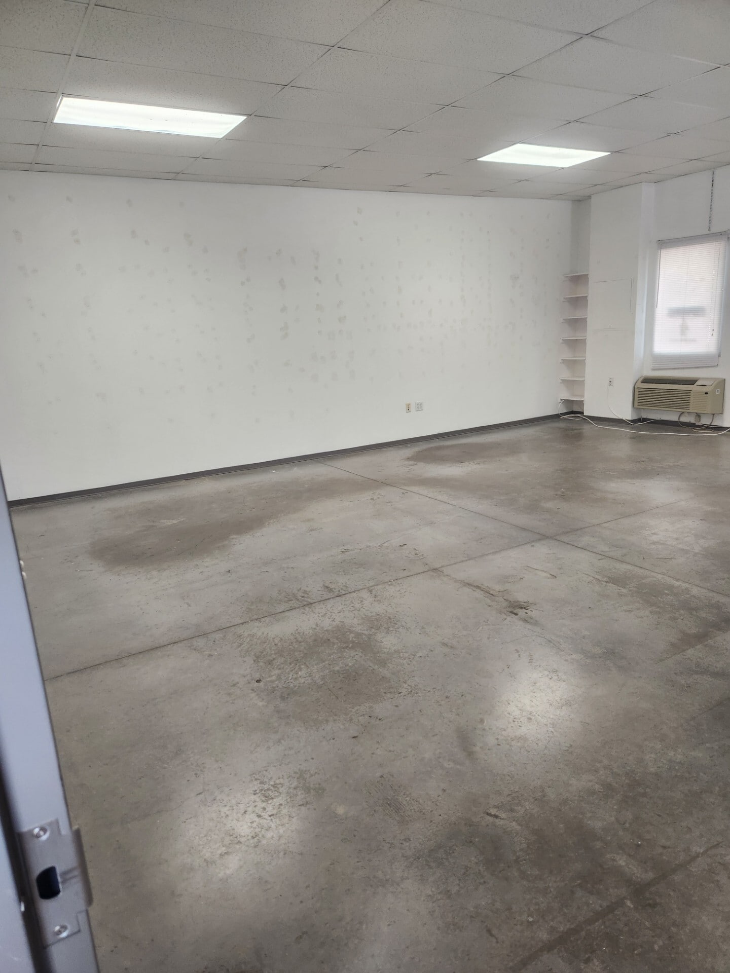 4303 S Bowen Rd, Arlington, TX for lease Interior Photo- Image 1 of 3