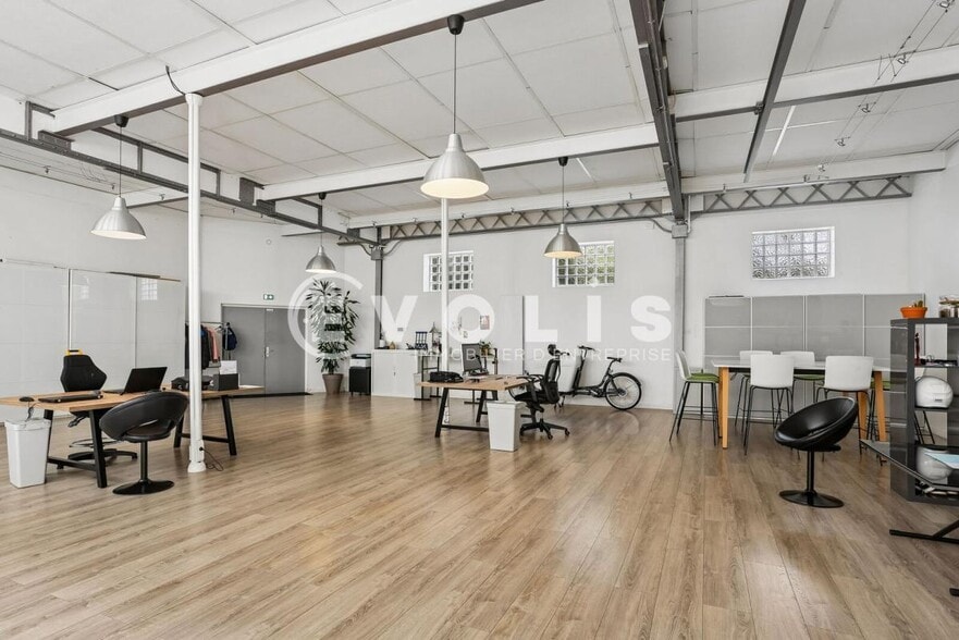 Flex in Chatenay Malabry for sale - Building Photo - Image 2 of 22