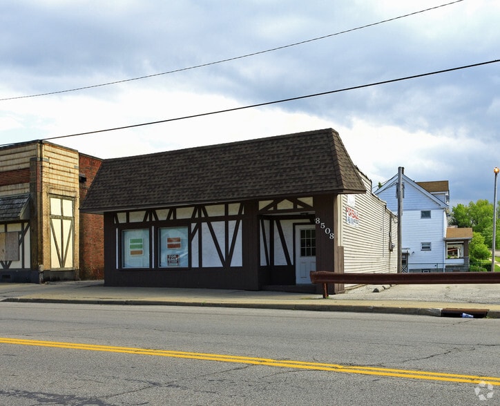 8508 Garfield Blvd, Garfield Heights, OH for sale - Primary Photo - Image 1 of 1