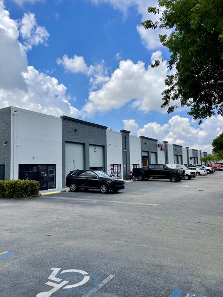 3140 W 84th St, Hialeah, FL for lease - Building Photo - Image 2 of 6