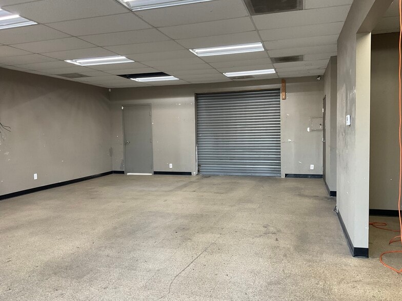 273-323 N Mountain Ave, Upland, CA for lease - Interior Photo - Image 2 of 13
