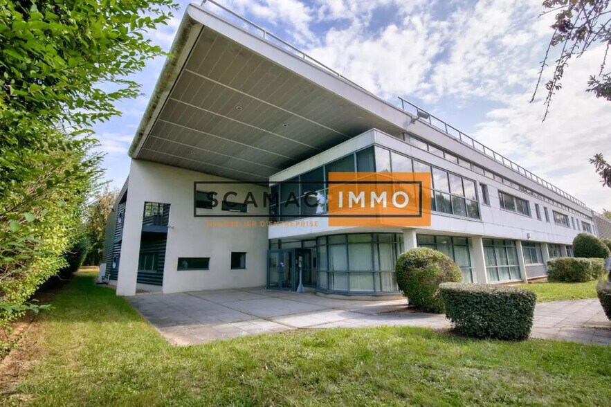 Flex in Tremblay-en-France for lease - Building Photo - Image 1 of 4