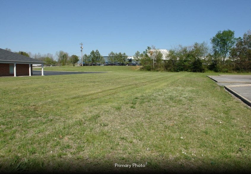 1504 Memorial Blvd, Springfield, TN 37172