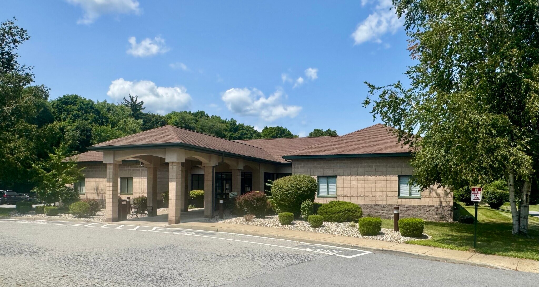 11 Crum Elbow Rd, Hyde Park, NY for lease Building Photo- Image 1 of 15