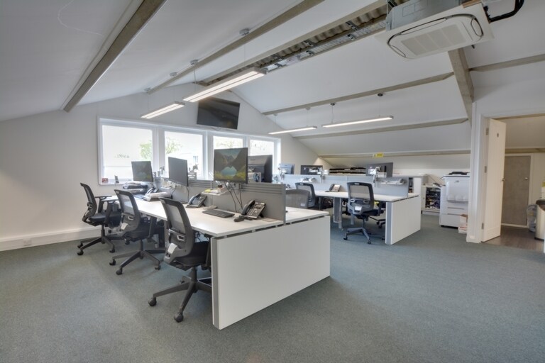 Spindle Way, Crawley for lease Interior Photo- Image 1 of 4