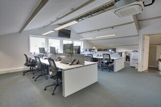 Spindle Way, Crawley for lease Interior Photo- Image 1 of 4