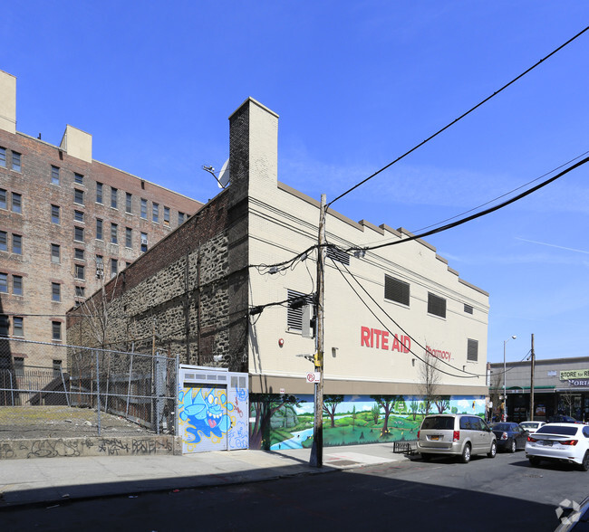 650 E Tremont Ave, Bronx, NY for lease - Building Photo - Image 2 of 2