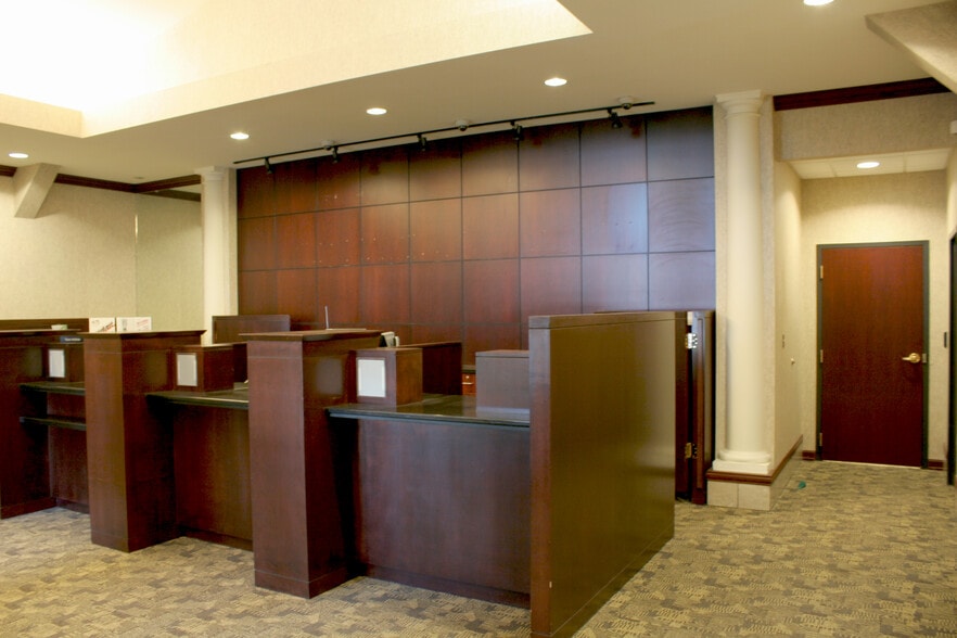 1111 Chestnut Hills Pky, Fort Wayne, IN for lease - Interior Photo - Image 3 of 13