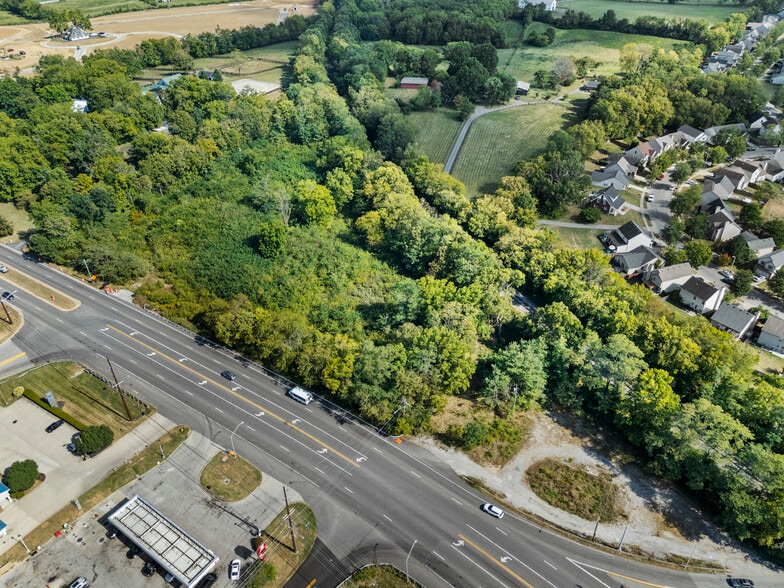 2324 Paris Pike, Lexington, KY for sale - Primary Photo - Image 1 of 18