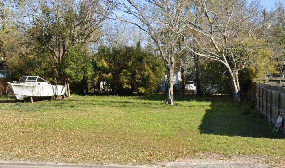 612 Main St, La Marque, TX 77568