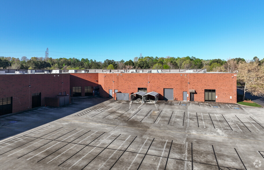 12125 Herbert Wayne Ct, Huntersville, NC for lease - Building Photo - Image 3 of 5