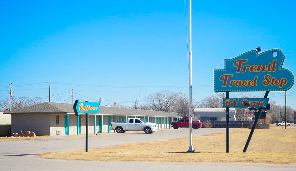 1000 W Cherokee St, Lindsay, OK for sale - Building Photo - Image 1 of 1