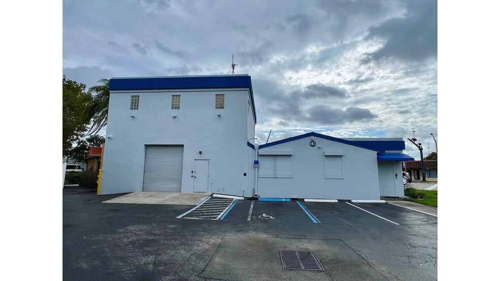 6151 Pembroke Rd, Miramar, FL for lease - Building Photo - Image 2 of 4