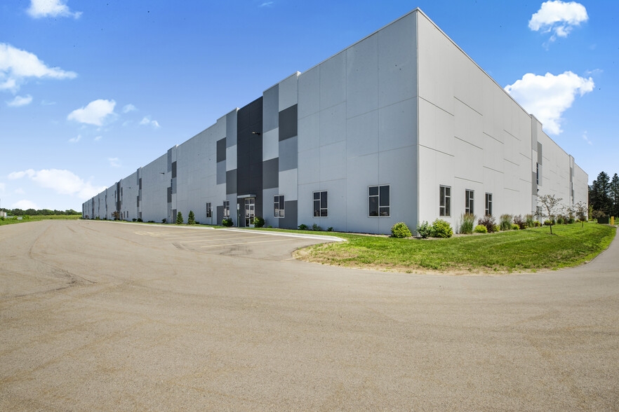 24610 County Road 75, Saint Augusta, MN for lease - Building Photo - Image 2 of 18