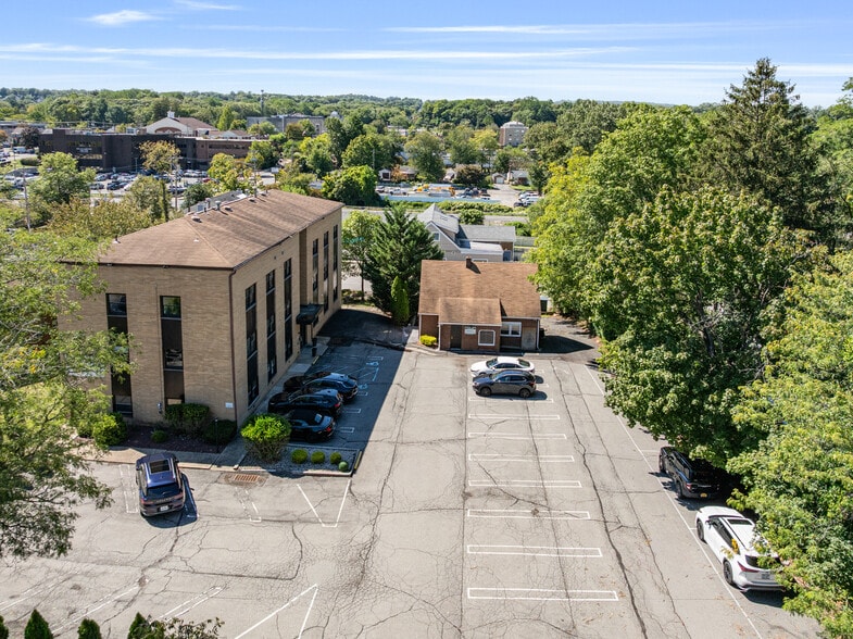 2 buildings for sale portfolio of 2 properties for sale on LoopNet.com - Building Photo - Image 3 of 24