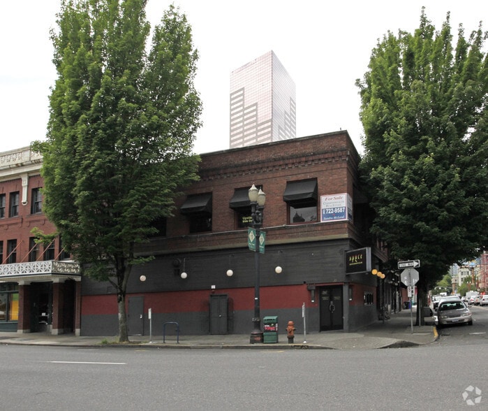 208214 NW Couch St, Portland, OR 97209