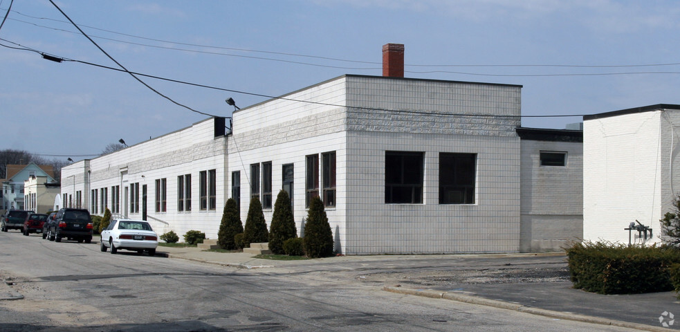 235 Georgia Ave, Providence, RI for sale - Building Photo - Image 1 of 1