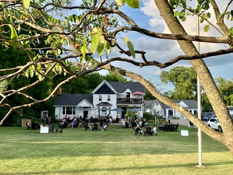 132 Old McHenry Rd, Long Grove, IL for lease - Building Photo - Image 1 of 4