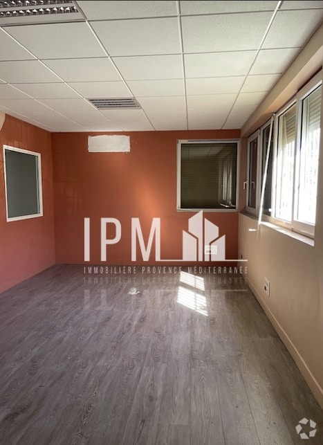 42 Boulevard De La Padouane, Marseille for lease Interior Photo- Image 1 of 4