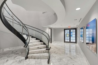 173 Bridge Plz N, Fort Lee, NJ for lease Lobby- Image 1 of 4