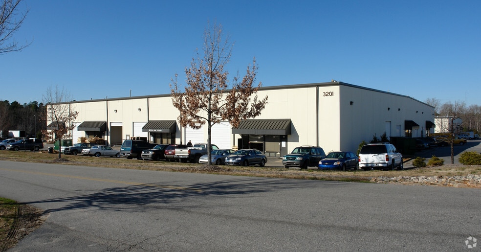 3201 Wellington Ct, Raleigh, NC for lease - Building Photo - Image 3 of 17