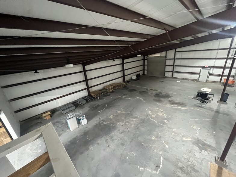 2222 South Ave, Orange, TX for lease - Interior Photo - Image 2 of 26