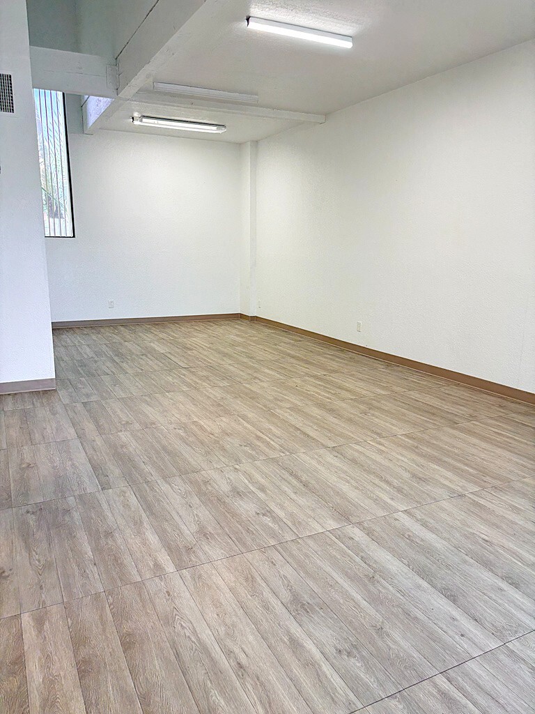 68487 E Palm Canyon Dr, Cathedral City, CA for lease Interior Photo- Image 1 of 4