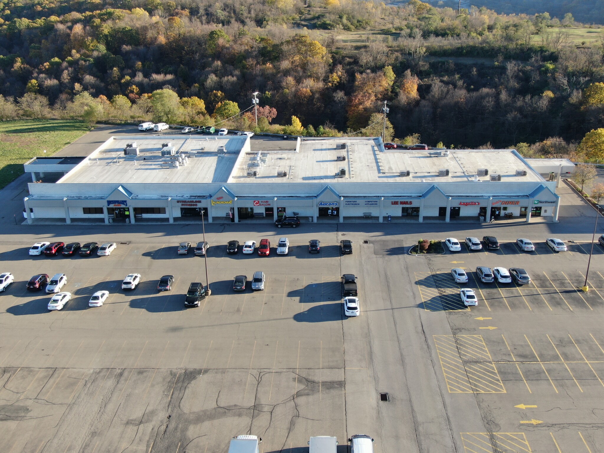 1811-1833 Mckees Rocks Rd, Mckees Rocks, PA for lease Building Photo- Image 1 of 4