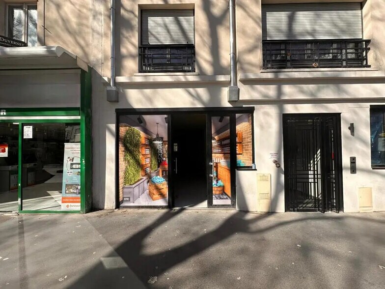 Retail in Paris for lease - Building Photo - Image 1 of 7